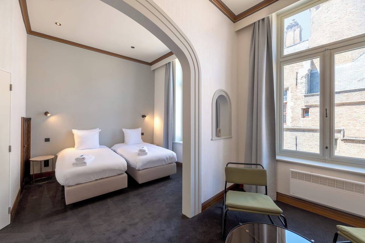 Habitació amb dos llits individuals estàndard | 1 dormitori, minibar, escriptori i wifi gratuïta
