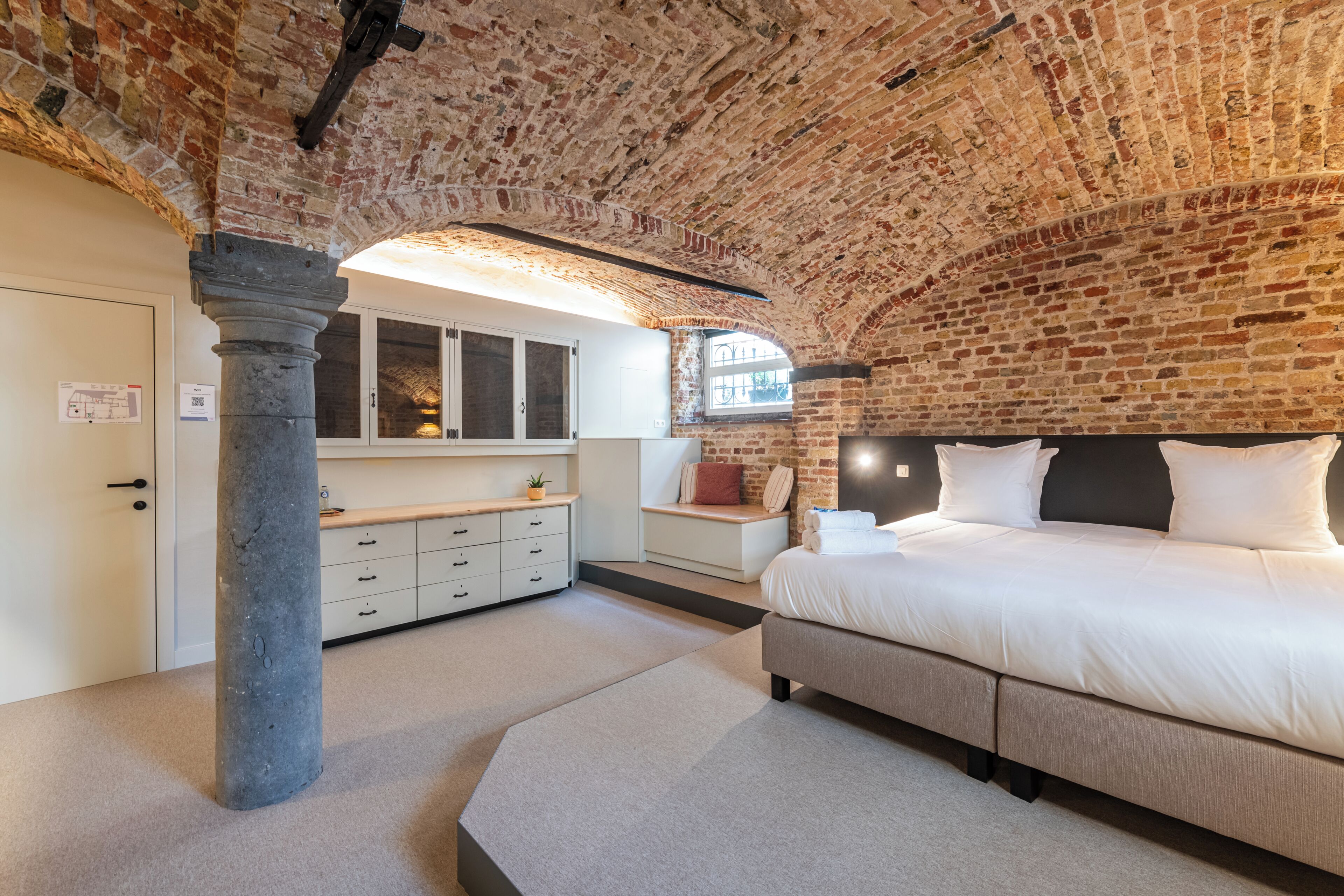 Deluxe kamer | Een minibar, een bureau, gratis wifi, beddengoed