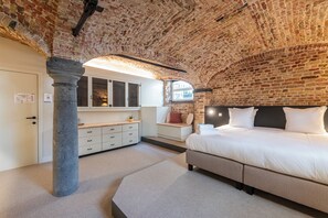 Historical Suite | Minibar, skrivbord, gratis wi-fi och sängkläder