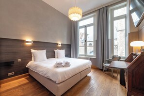 Minibar, desk, free WiFi, bed sheets - Hotel Lucca (Bruges)
