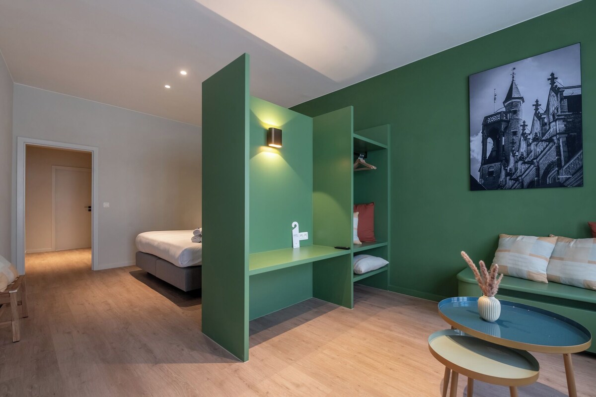 Apartment | Minibar, desk, WiFi (free), bed sheets