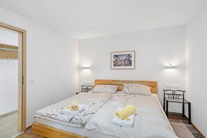 2 bedrooms, free WiFi, bed sheets - Apartment '1, 50sqm' with Shared Garden and Wi-Fi (Lennestadt)