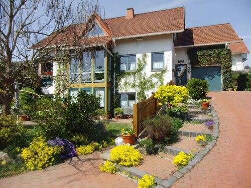 Apartment 'Rösner' mit privater Terrasse, Gemeinschaftsgarten und WLAN