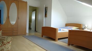 1 slaapkamer, een strijkplank/strijkijzer, gratis wifi, beddengoed