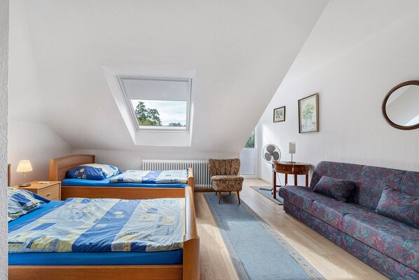1 bedroom, iron/ironing board, WiFi (free), bed sheets