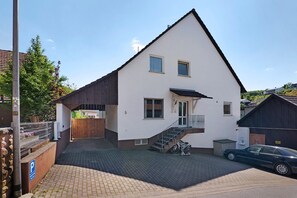 Exterior - Apartment 'Conte' with Mountain View, Private Terrace and Wi-Fi (Mörlenbach)