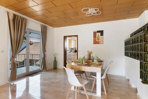 Dining - Apartment 'Conte' with Mountain View, Private Terrace and Wi-Fi (Mörlenbach)