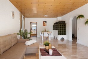 Televisión, chimenea