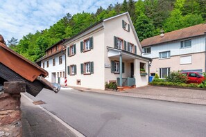 Exterior - Holiday Home 'Becker' with Private Terrace, Private Garden and Wi-Fi (Schönau (Pfalz))