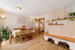 Dining - Holiday Home 'Becker' with Private Terrace, Private Garden and Wi-Fi (Schönau (Pfalz))