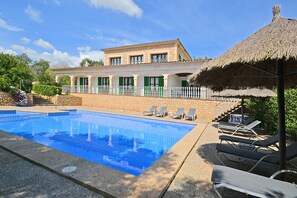 Pool - Pleta - Rustic villa in Petra with private pool and beautiful views (Petra)