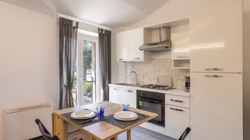 Frigorifero, macchina per tè/caffè, frullatore