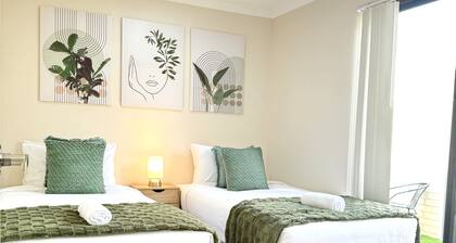 38 Suburban Family Retreat 3BR 2BA Baby-Friendly