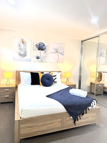 Master bedroom, Queen bed sleeps 2, huge built in robe, AC & ensuite bathroom