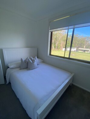 3 chambres, fer et planche à repasser, Wi-Fi gratuit, draps fournis