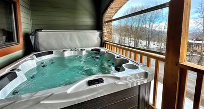 3BR: Ski, Golf, Bike, Hot Tub, Views & Soak
