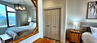 3BR: Ski, Golf, Bike, Hot Tub, Views & Soak