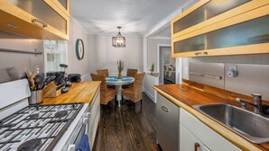 Private kitchen - Bluestar Cottage - Hot Tub, Pergola, and Fire pit! (Saugatuck)