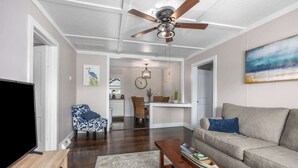 Living area - Bluestar Cottage - Hot Tub, Pergola, and Fire pit! (Saugatuck)