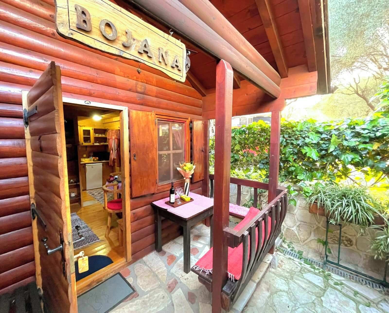 Familie appartement, balkon, uitzicht op tuin | Voorkant van accommodatie