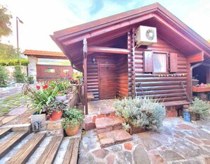 Front of property - Eco Houses Drvljanik Buljarica (Petrovac)