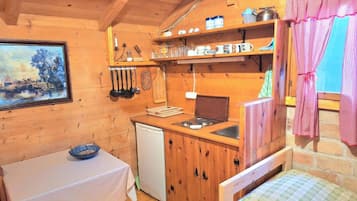 Comfort Apartment, Balcony, Hill View | In-room dining