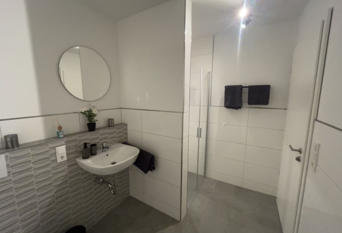 Dusche, Handtücher, Toilettenpapier