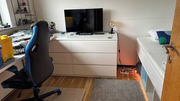 2 bedrooms, desk, iron/ironing board, travel cot