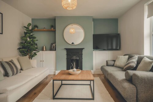 Modern 3BR Home with Stunning Garden | Banbury Stay