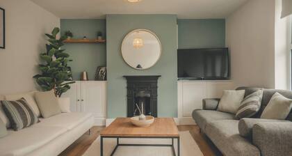 Modern 3BR Home with Stunning Garden | Banbury Stay