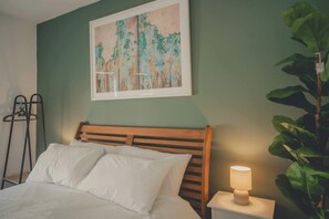 3 habitaciones, escritorio, tabla de planchar con plancha y wifi 