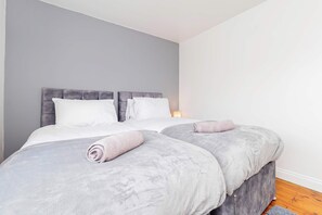 3 bedrooms, desk, iron/ironing board, WiFi