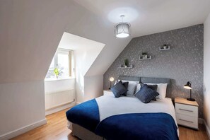 4 bedrooms, desk, iron/ironing board, WiFi