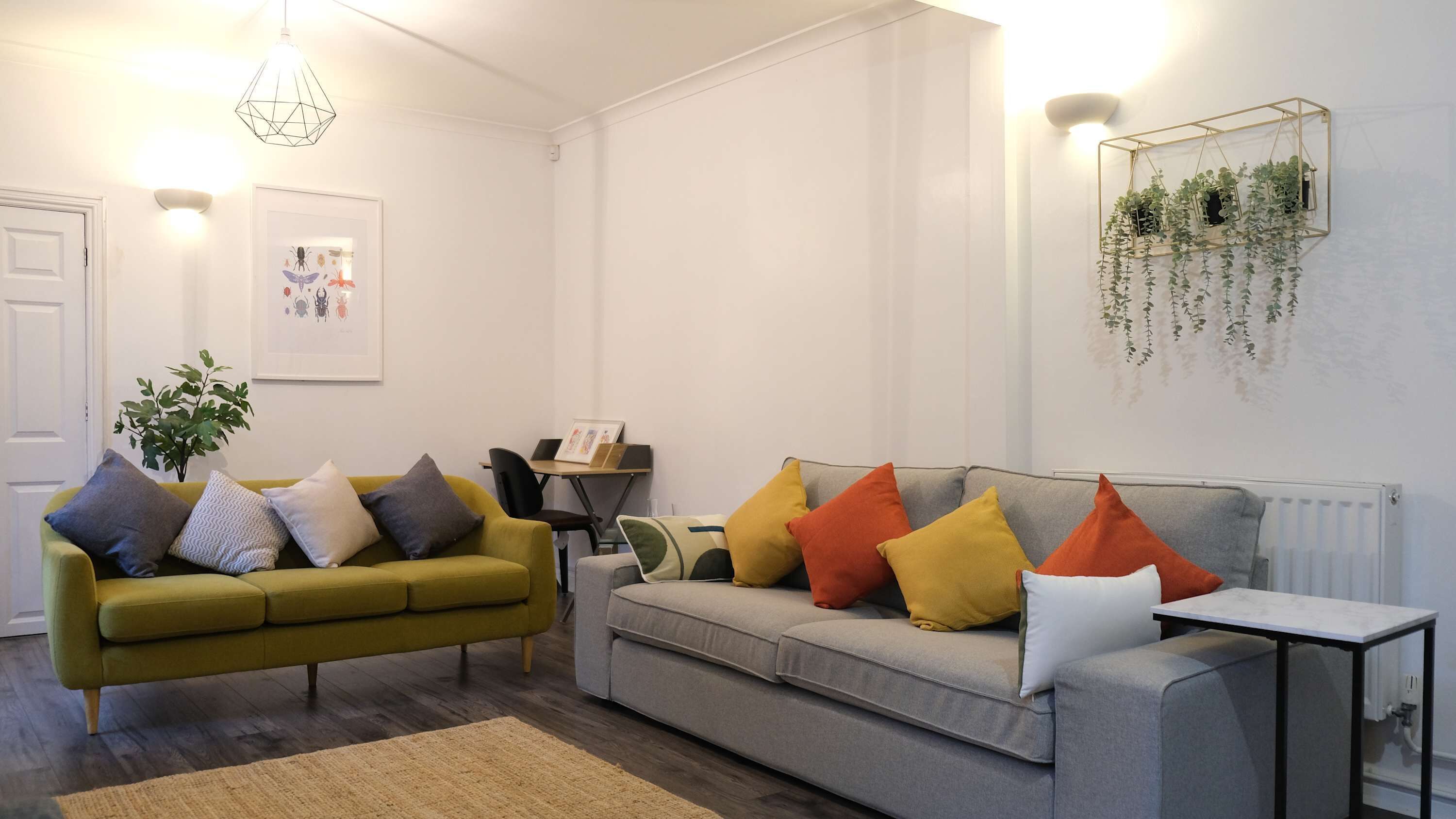 Televisión y oficina 