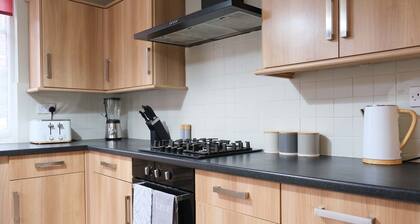 Lovely 5 Bedroom Home w Garden near Northampton