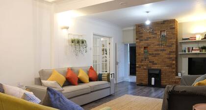 5BR Home | Ideal for Groups | Garden & Parking