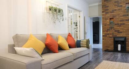 5BR Home | Ideal for Groups | Garden & Parking