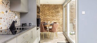 Modern & Stylish 3 Bedroom Home in Peterborough