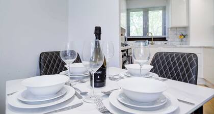 Bright 3BR Home | Central Peterborough