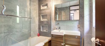Bright 3BR Home | Central Peterborough