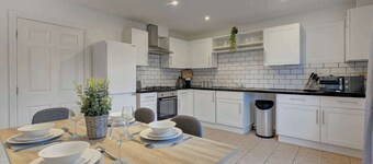 Spacious 4 Bed Preston Home with Garden & Parking