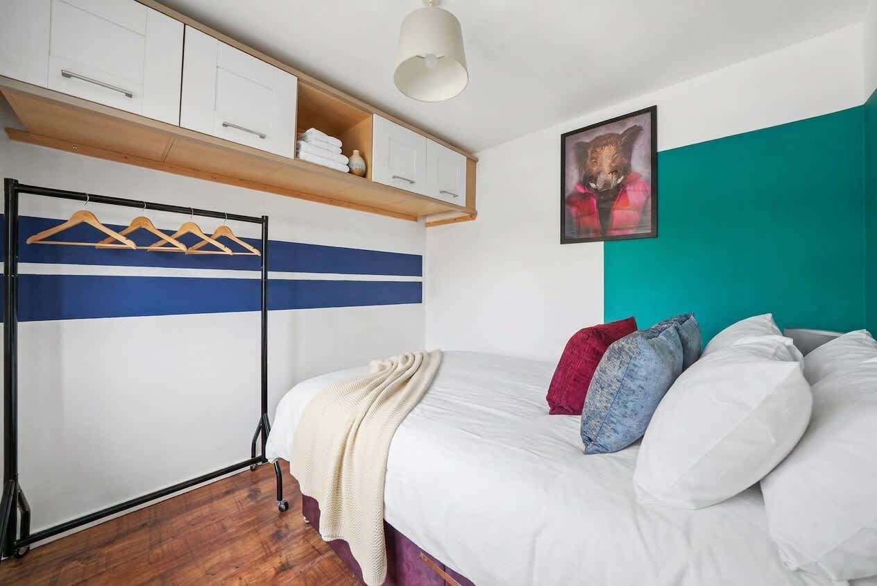 3 bedrooms, desk, iron/ironing board, WiFi