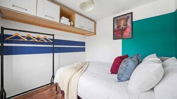 3 bedrooms, desk, iron/ironing board, WiFi