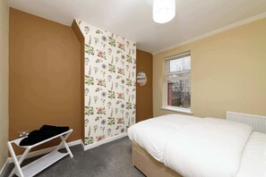 3 bedrooms, desk, iron/ironing board, WiFi