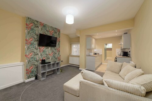 Convenient 3 Bedroom Home in Swansea with Garden