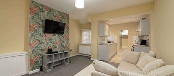 Convenient 3 Bedroom Home in Swansea with Garden