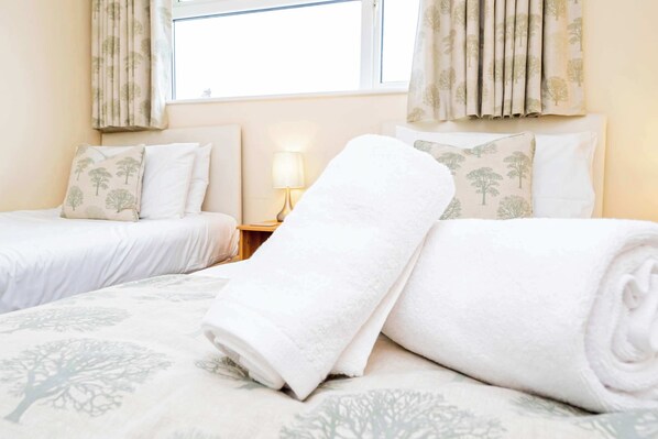 2 soverom, skrivebord, strykejern/-brett og wi-fi