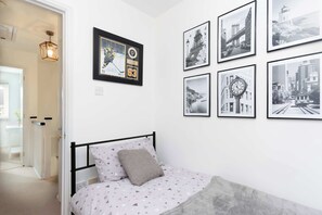 3 bedrooms, desk, iron/ironing board, WiFi