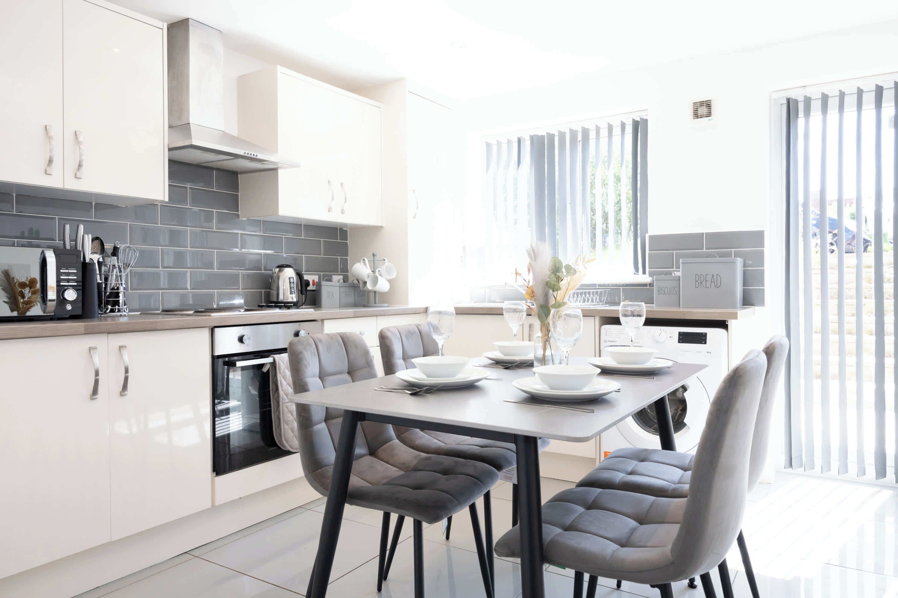 冰箱、微波炉、烤箱、炉灶