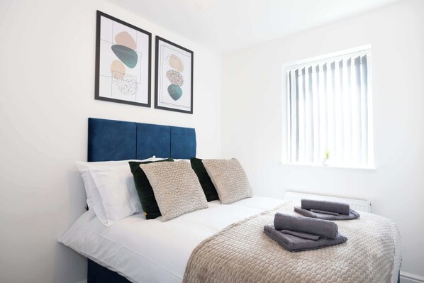 3 bedrooms, desk, iron/ironing board, WiFi